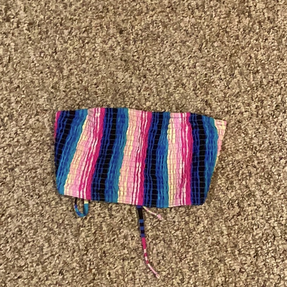 So multi-colored strapless swimsuit top